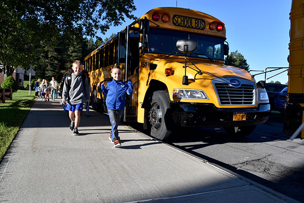 elementary students walking from their bus