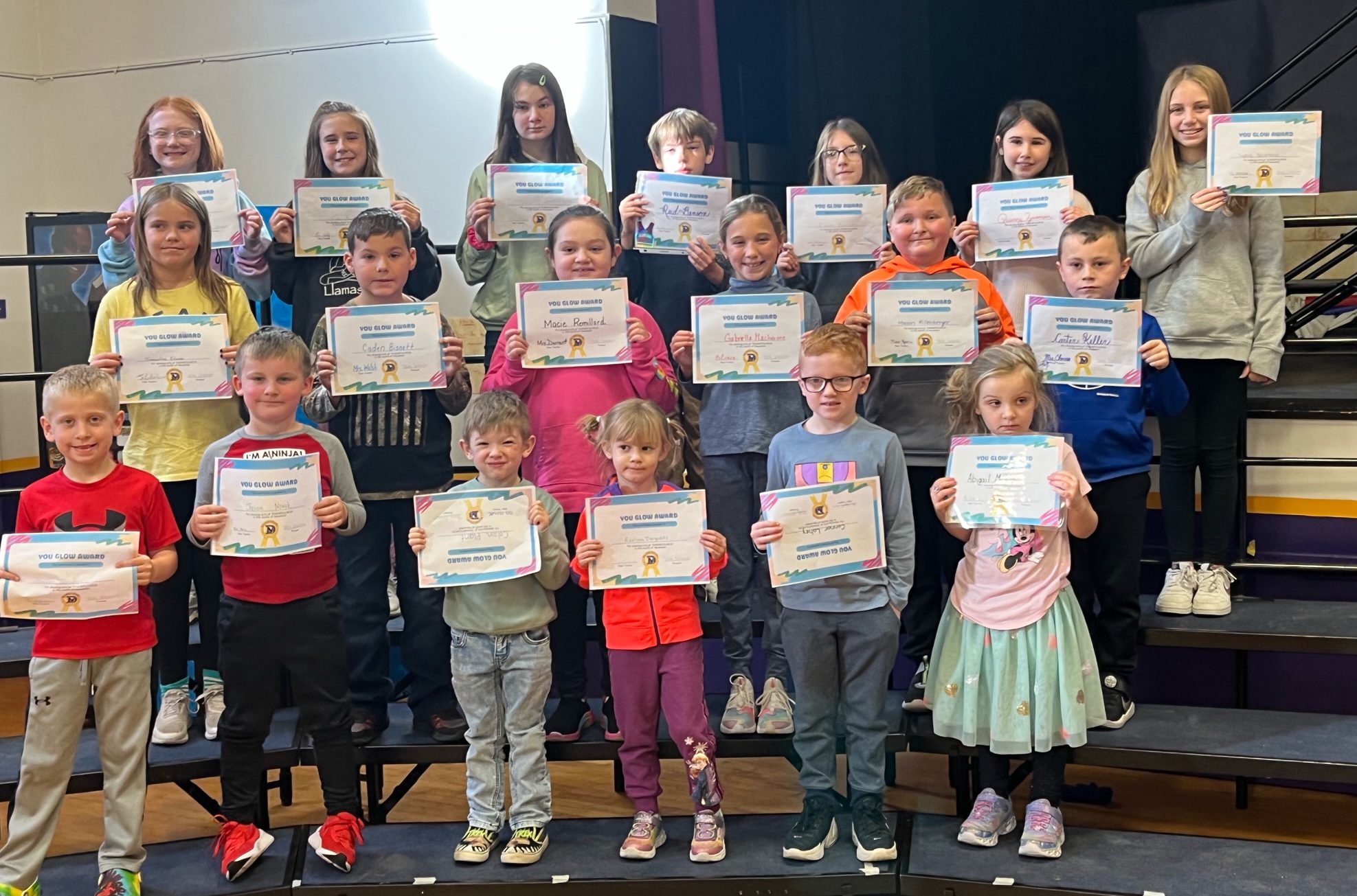 DES Glows with Thankfulness Throughout November! Duanesburg Central