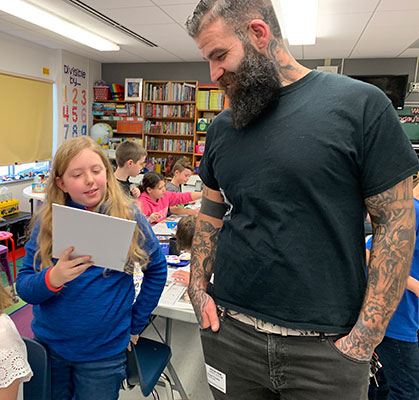 girl asking Chad Foster about her painting